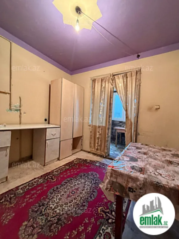 Satılır 4 otaqlı köhnə tikili 100 m²