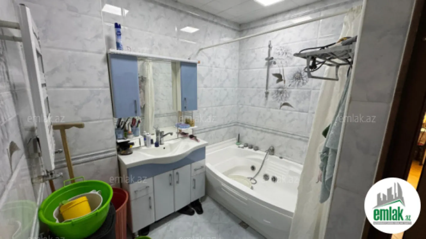 Satılır 4 otaqlı yeni tikili 135 m²