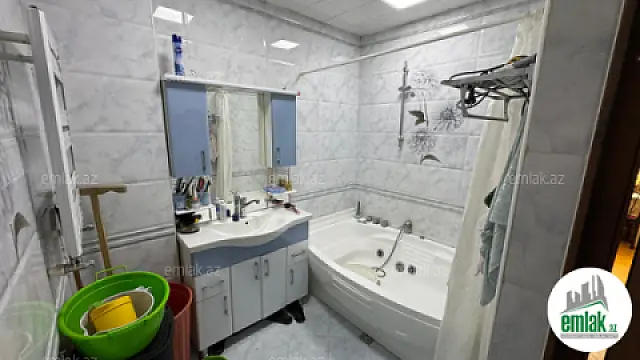 Satılır 4 otaqlı yeni tikili 135 m²