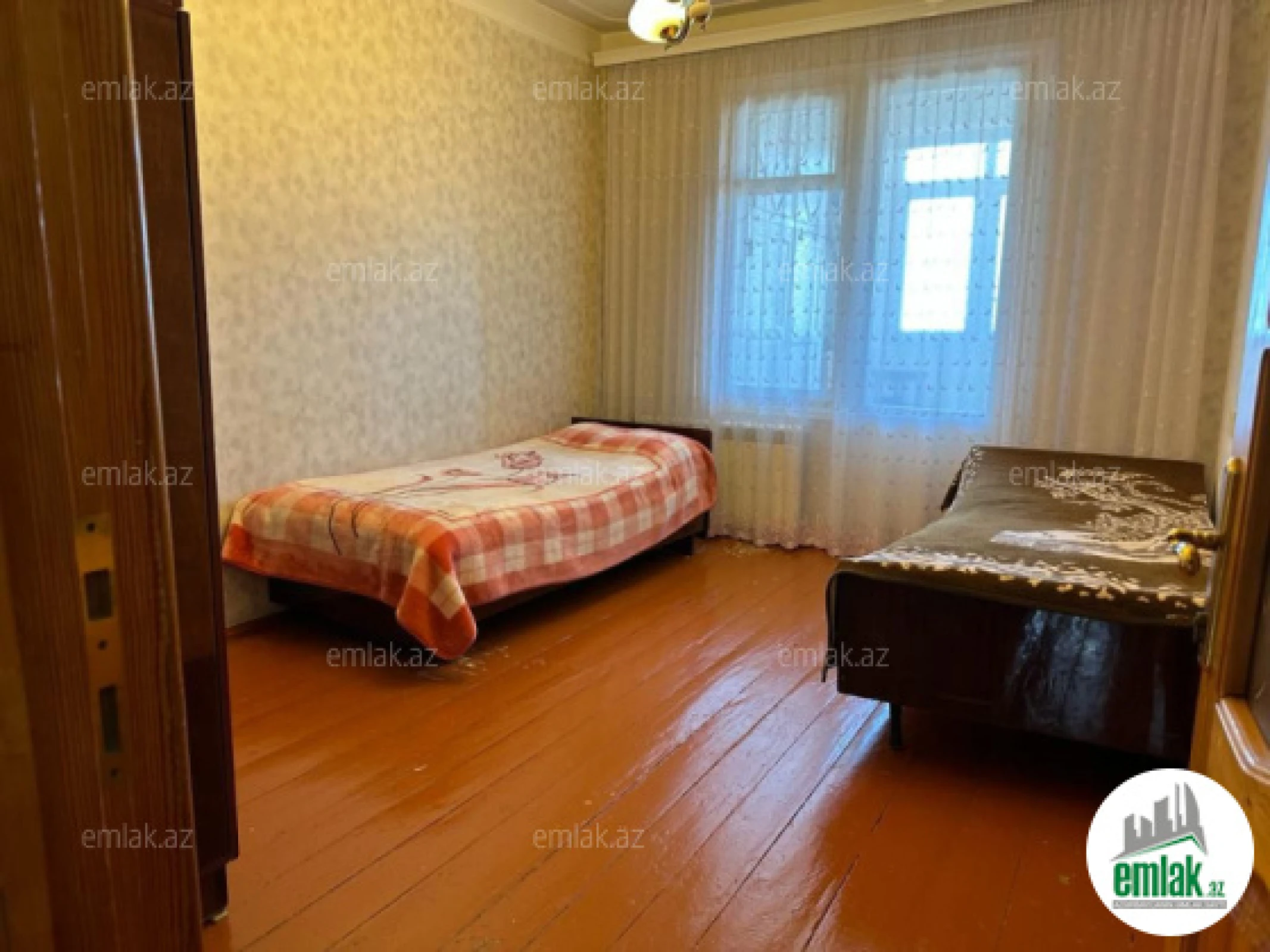 Satılır 4 otaqlı köhnə tikili 100 m²