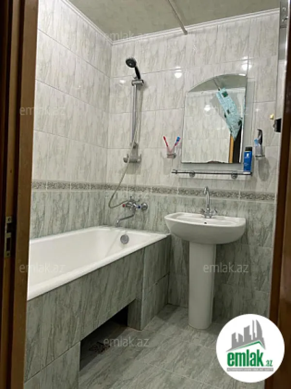 Satılır 4 otaqlı köhnə tikili 100 m²