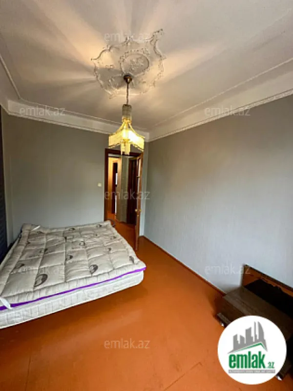 Satılır 3 otaqlı köhnə tikili 85 m²