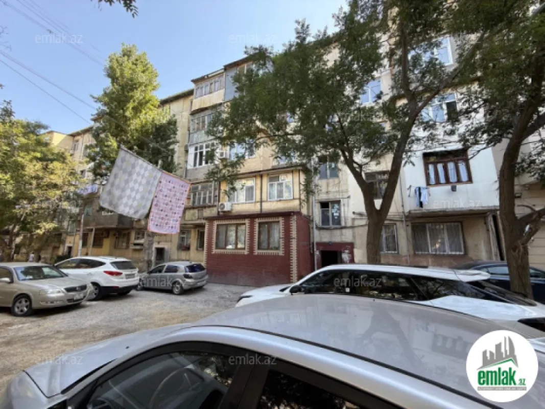 Satılır 3 otaqlı köhnə tikili 75 m²