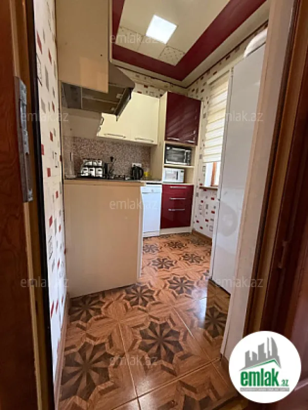 Satılır 3 otaqlı köhnə tikili 75 m²