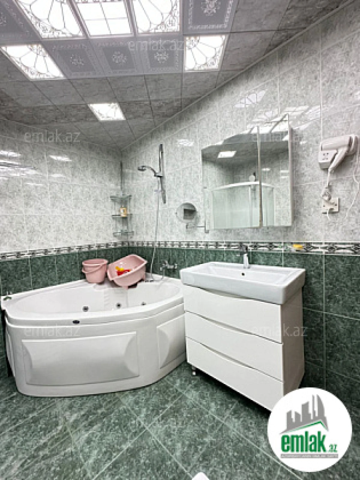 Satılır 4 otaqlı yeni tikili 4 m²