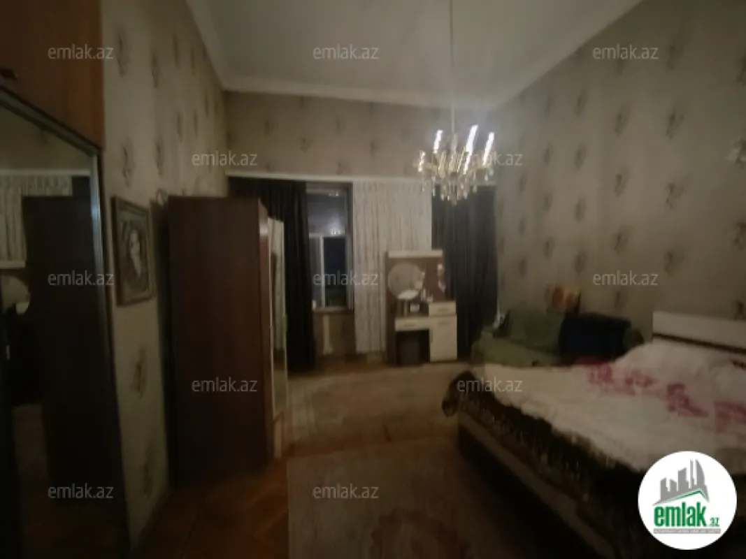 Satılır 2 otaqlı köhnə tikili 75 m²
