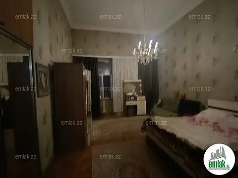 Satılır 2 otaqlı köhnə tikili 75 m²