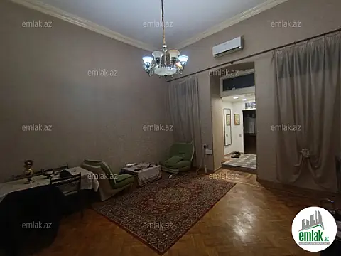 Satılır 2 otaqlı köhnə tikili 75 m²
