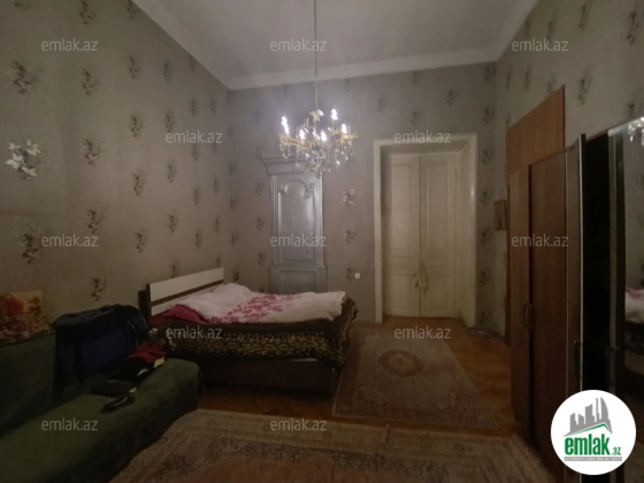 Satılır 2 otaqlı köhnə tikili 75 m²