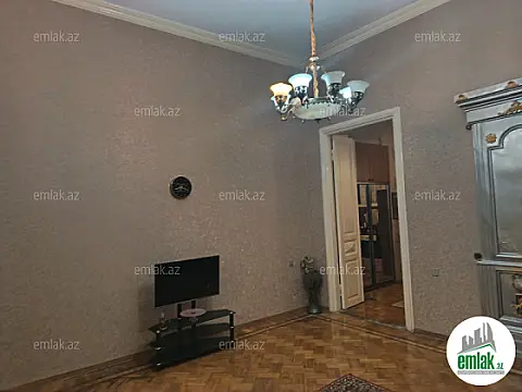 Satılır 2 otaqlı köhnə tikili 75 m²
