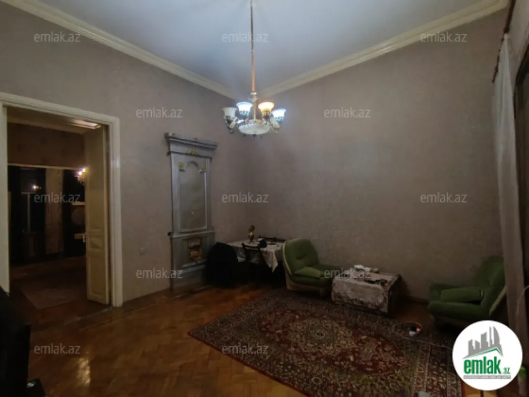 Satılır 2 otaqlı köhnə tikili 75 m²