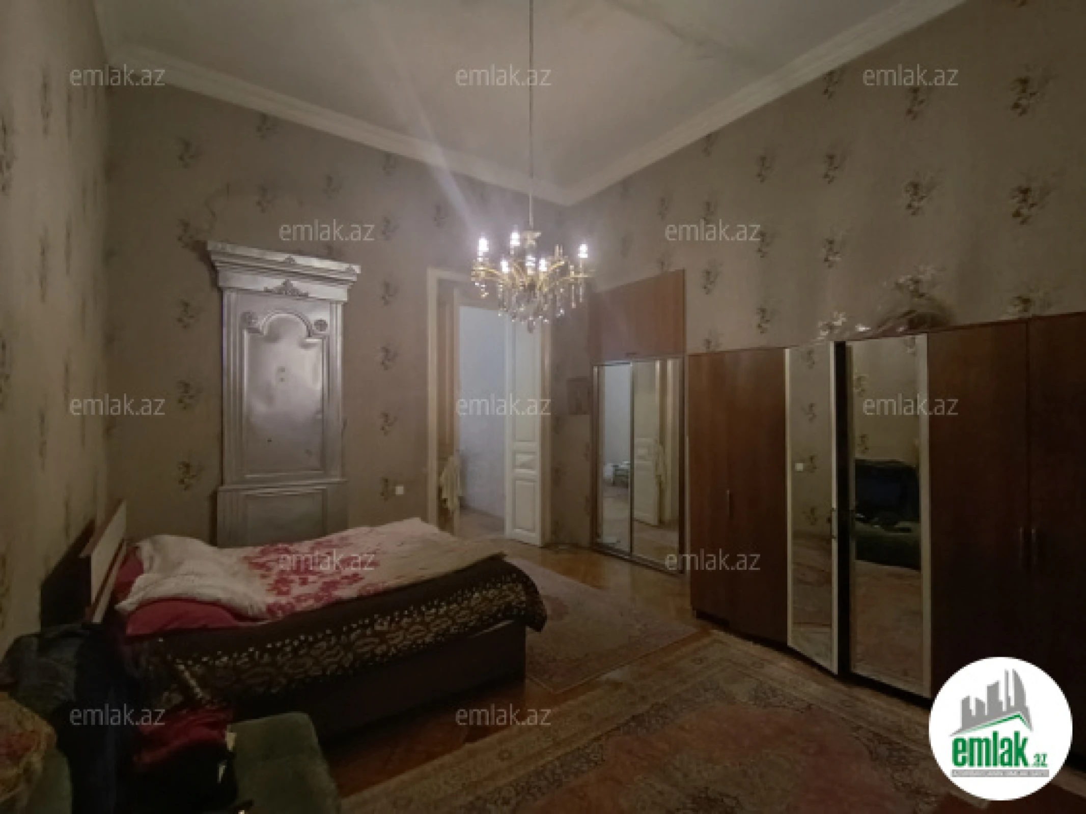 Satılır 2 otaqlı köhnə tikili 75 m²