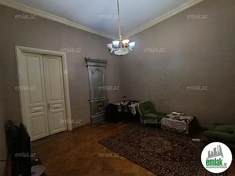 Satılır 2 otaqlı köhnə tikili 75 m²