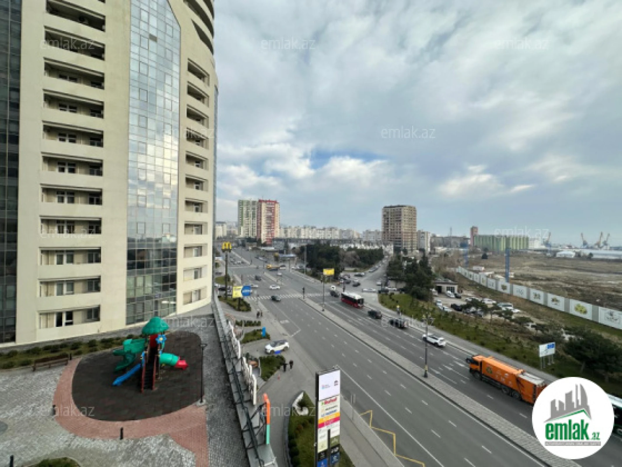 Satılır 4 otaqlı yeni tikili 200 m²