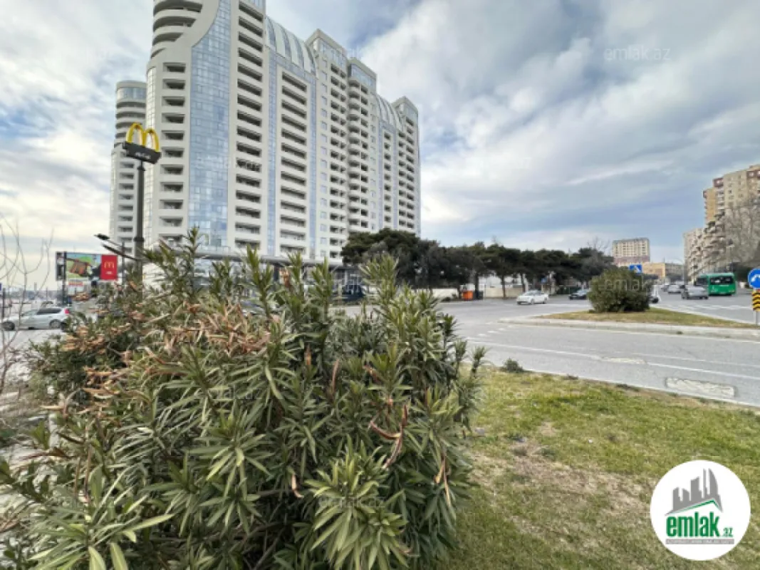 Satılır 4 otaqlı yeni tikili 200 m²