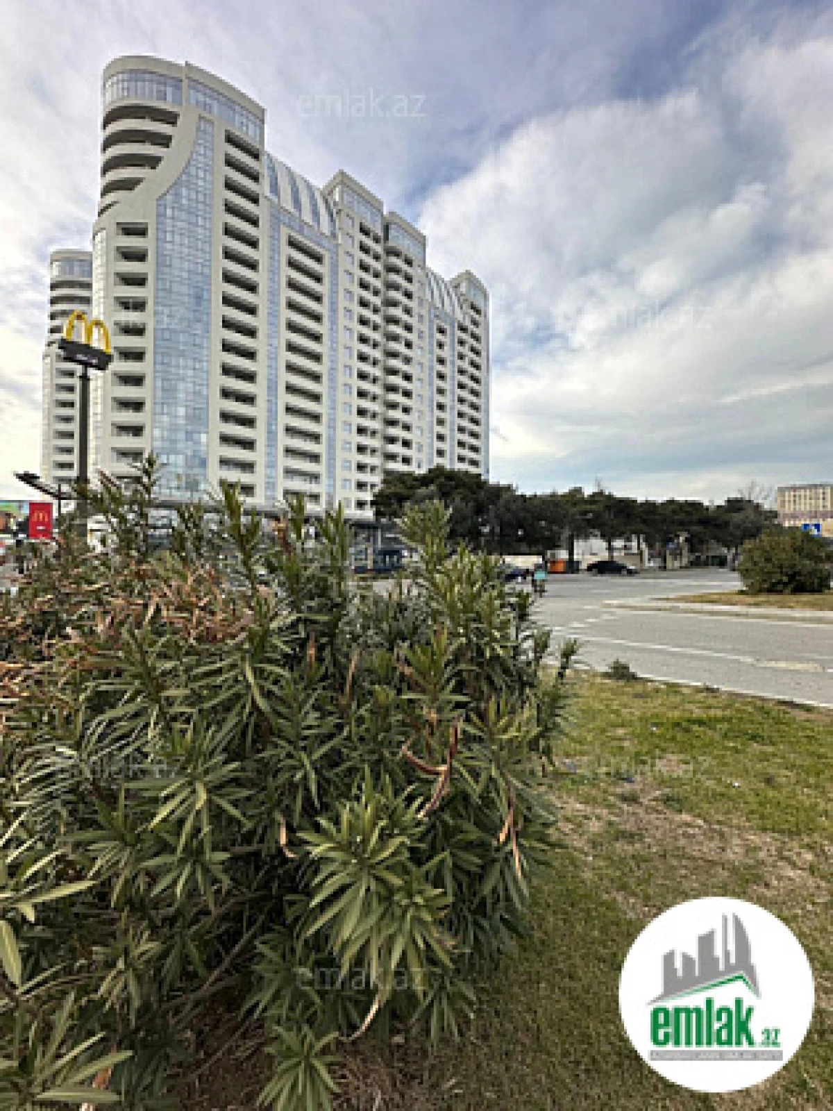 Satılır 4 otaqlı yeni tikili 200 m²