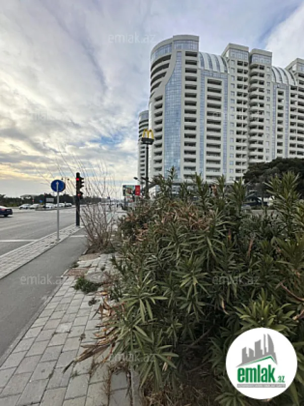 Satılır 4 otaqlı yeni tikili 200 m²