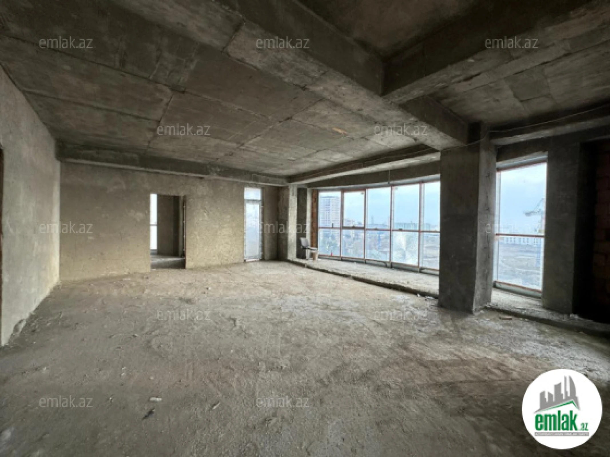 Satılır 4 otaqlı yeni tikili 200 m²