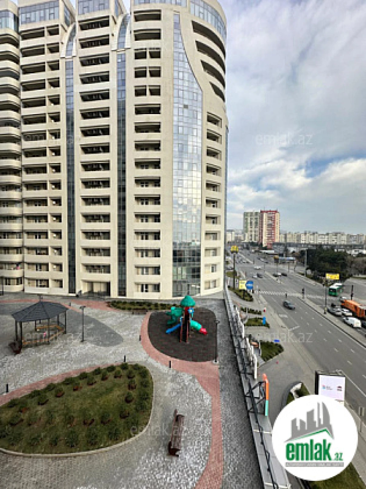 Satılır 4 otaqlı yeni tikili 200 m²