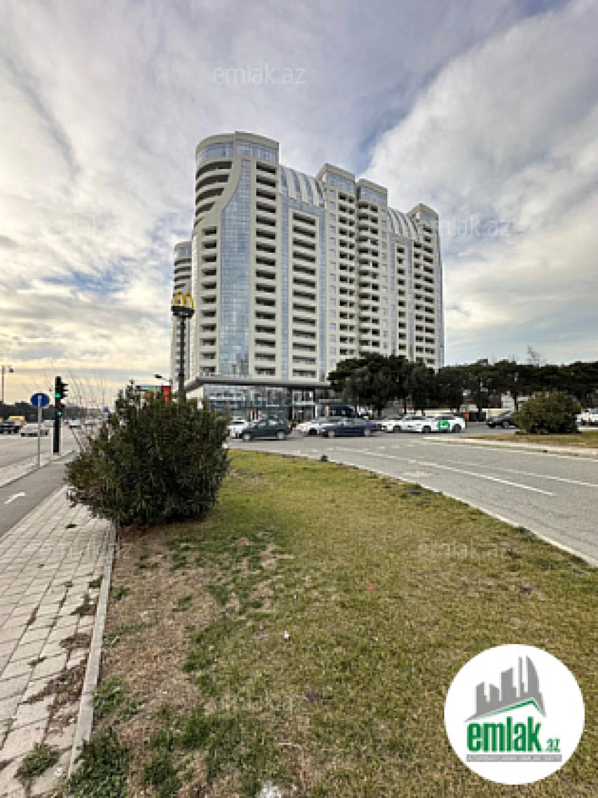 Satılır 4 otaqlı yeni tikili 200 m²