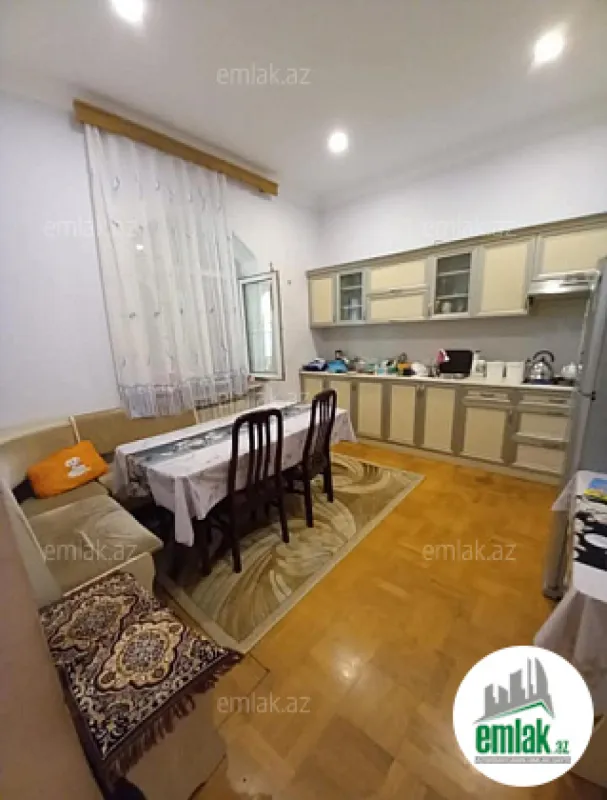 Satılır 6 otaqlı həyət evi 280 m²