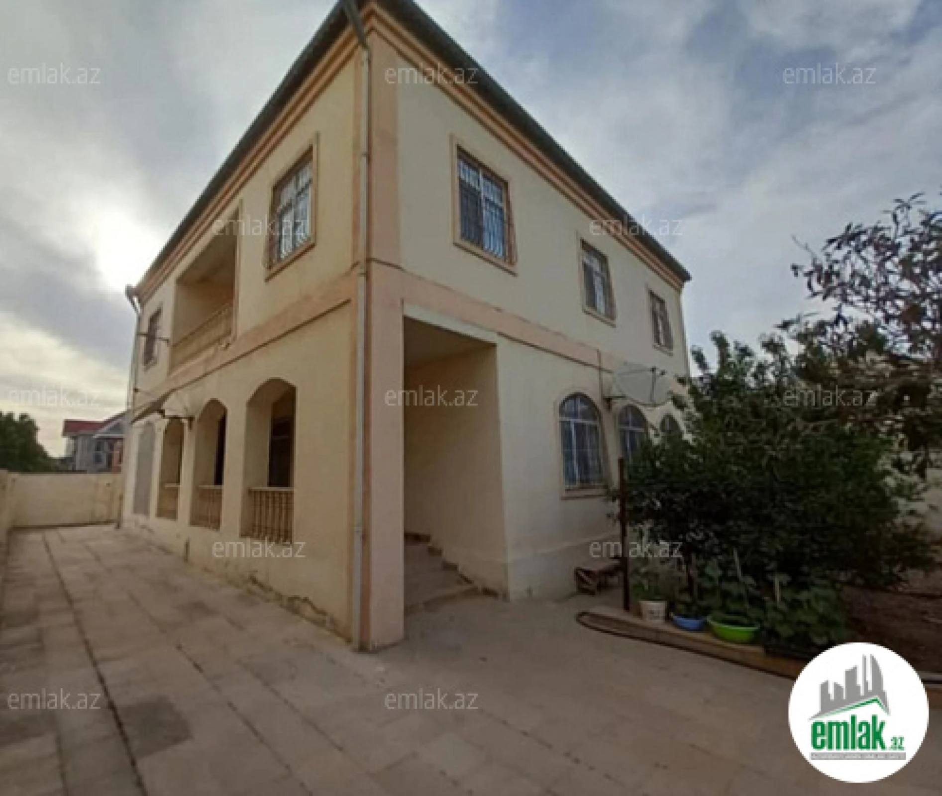 Satılır 6 otaqlı həyət evi 280 m²