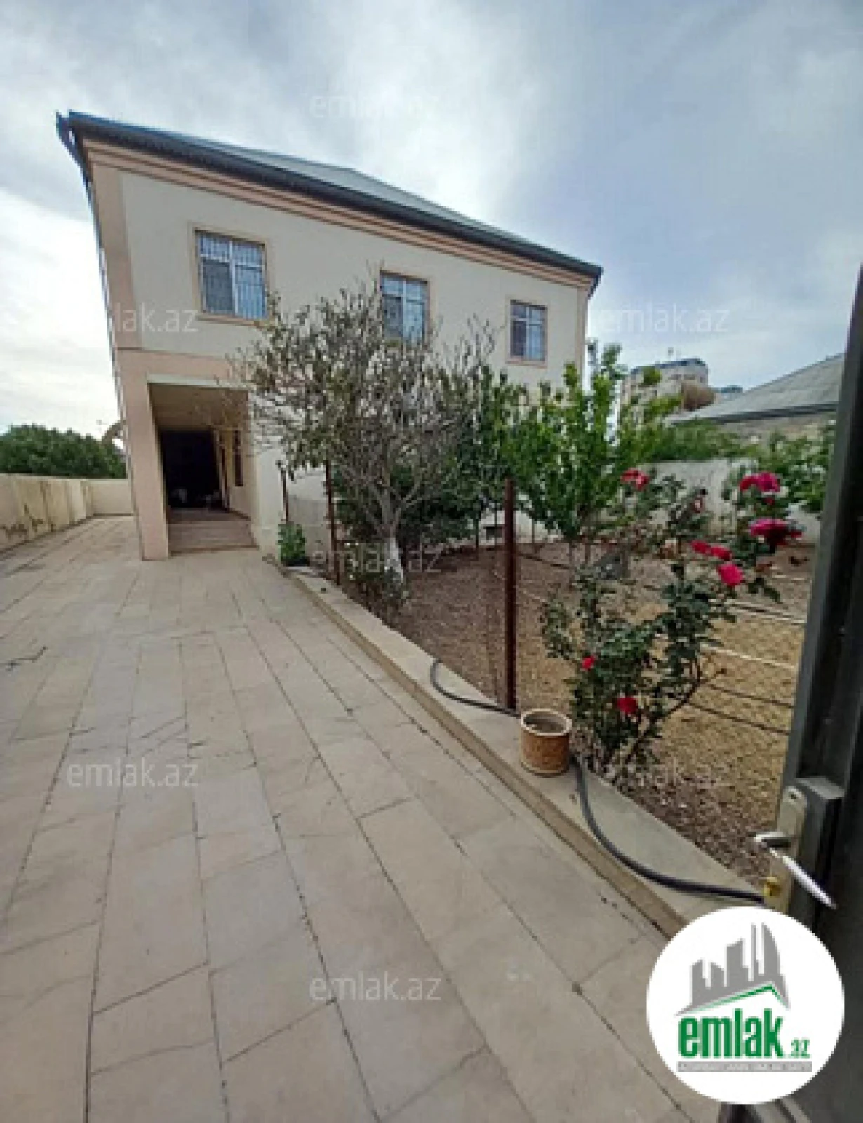 Satılır 6 otaqlı həyət evi 280 m²