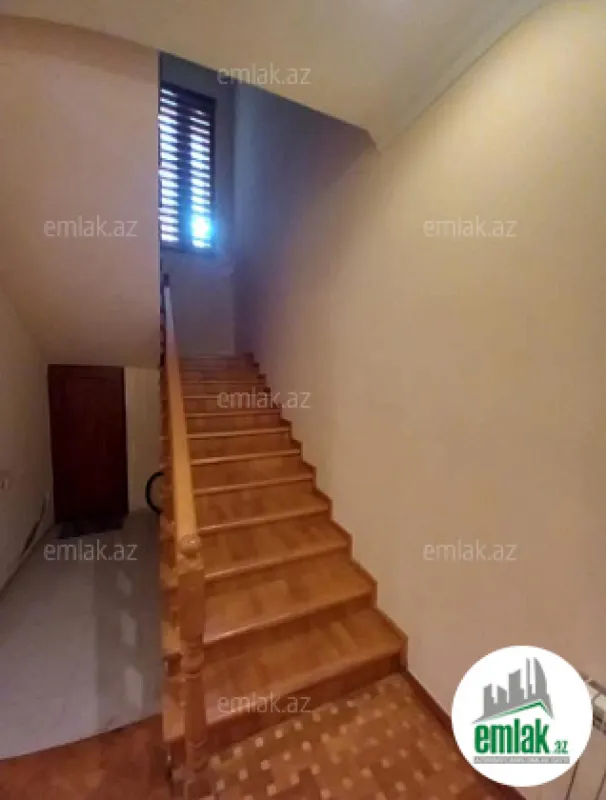 Satılır 6 otaqlı həyət evi 280 m²