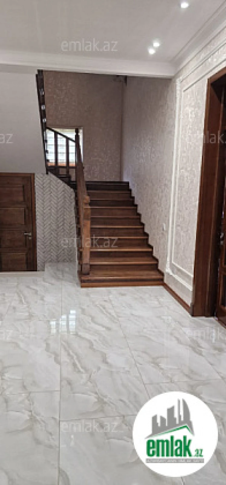 Satılır 7 otaqlı həyət evi 330 m²