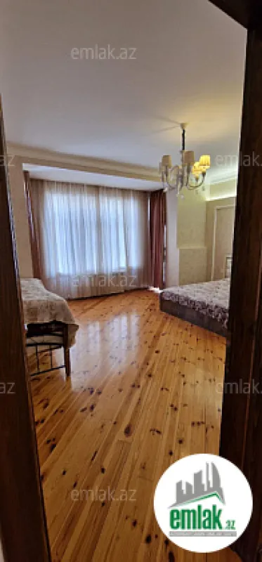 Satılır 7 otaqlı həyət evi 330 m²