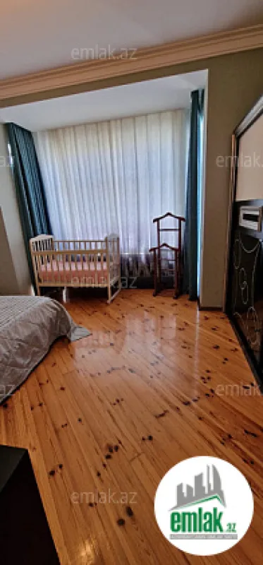 Satılır 7 otaqlı həyət evi 330 m²