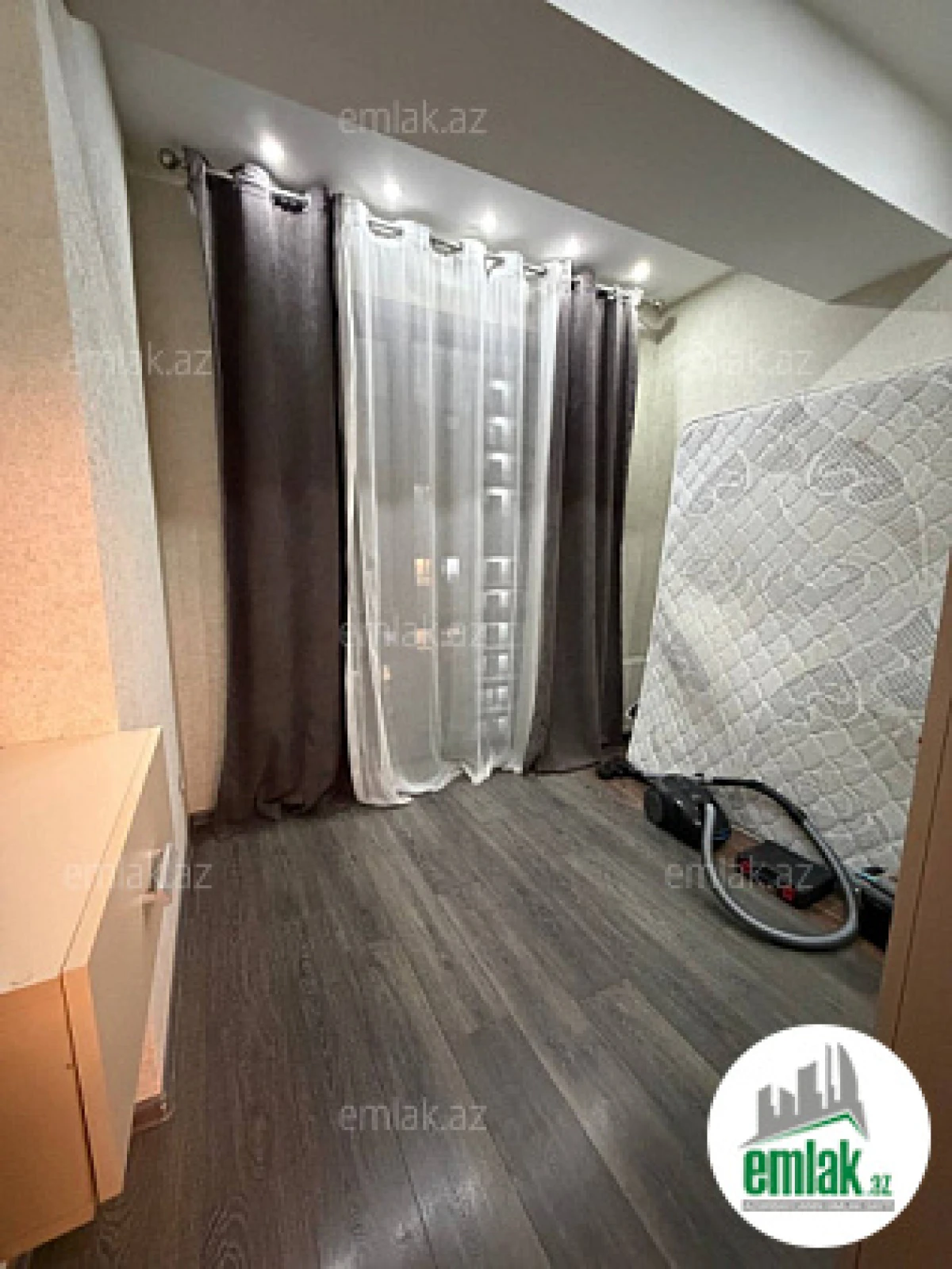 Satılır 2 otaqlı köhnə tikili 51 m²