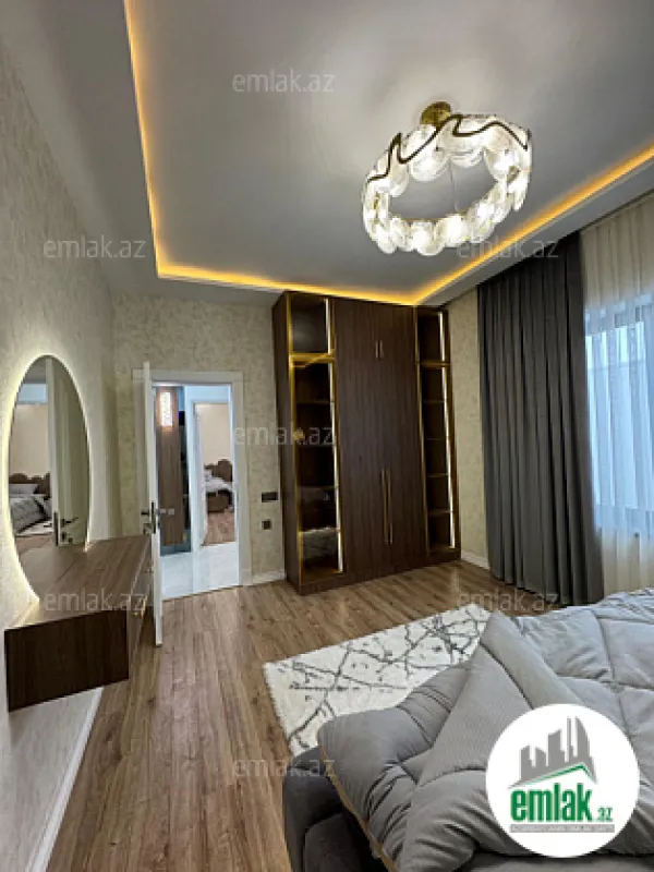 Satılır 4 otaqlı mənzil 120 m²