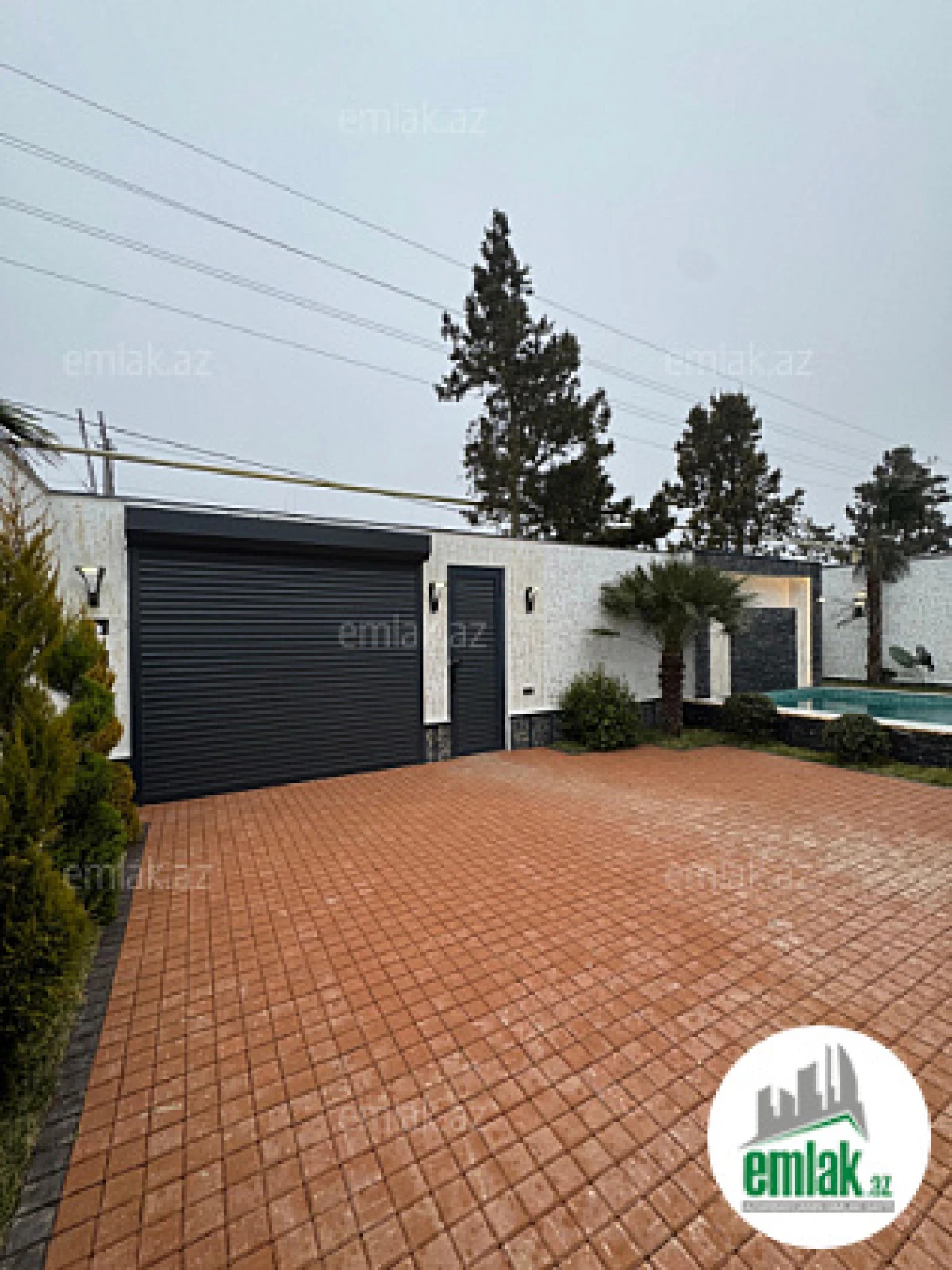 Satılır 4 otaqlı mənzil 120 m²