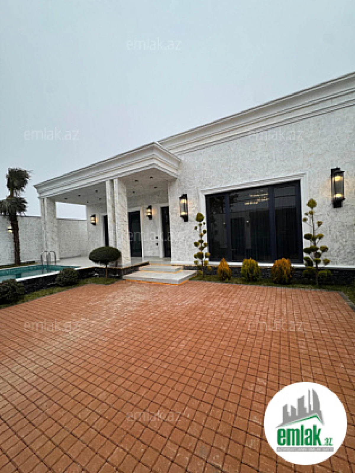 Satılır 4 otaqlı mənzil 120 m²