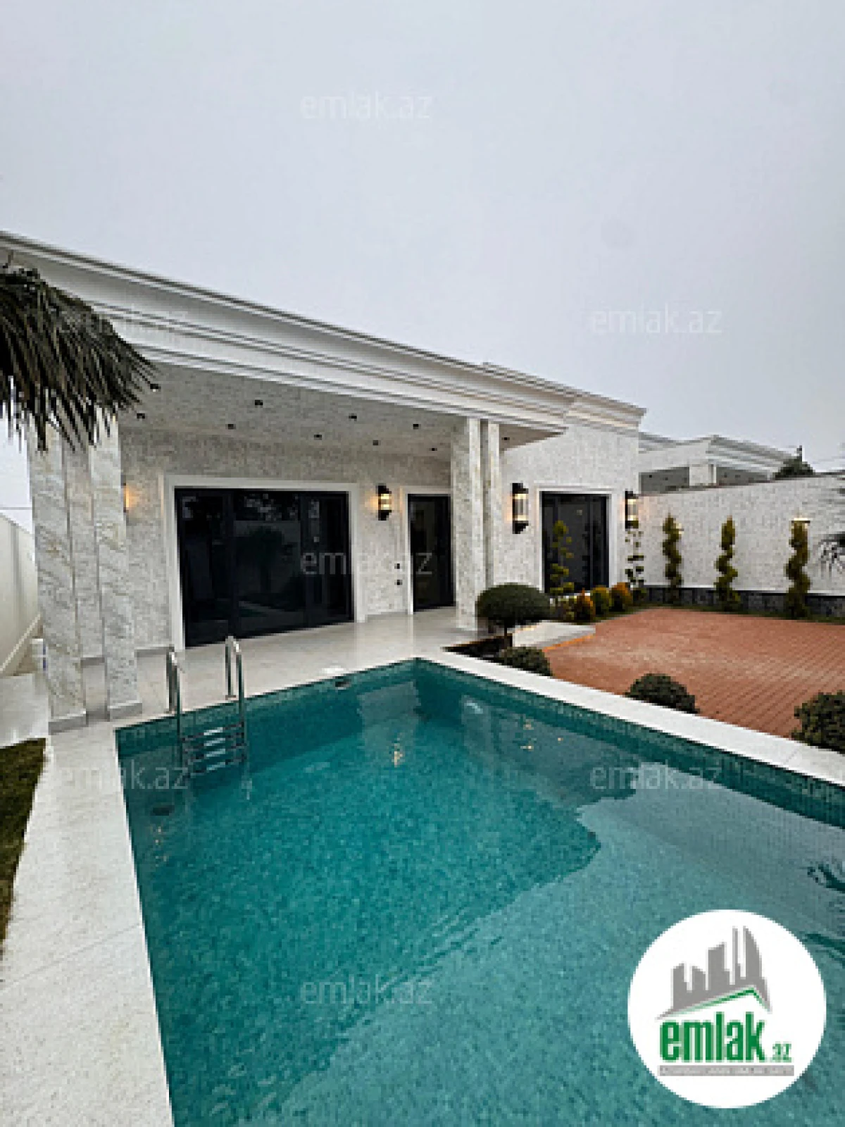 Satılır 4 otaqlı mənzil 120 m²