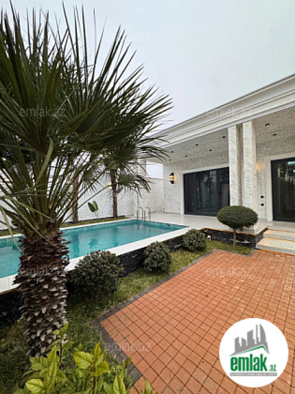 Satılır 4 otaqlı mənzil 120 m²