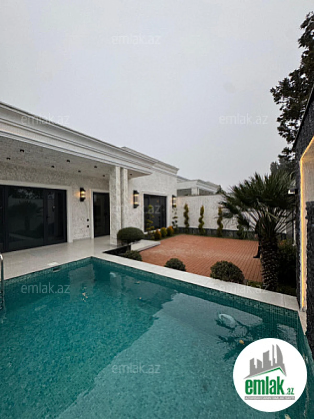 Satılır 4 otaqlı mənzil 120 m²