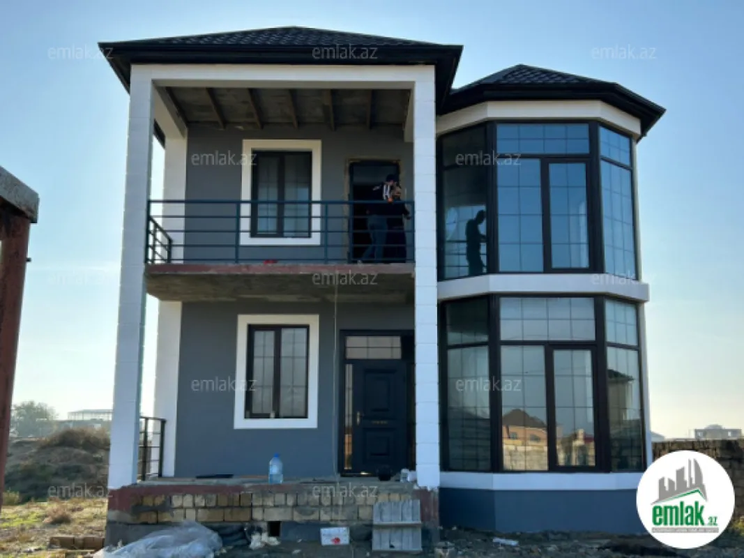 Satılır 5 otaqlı mənzil 250 m²