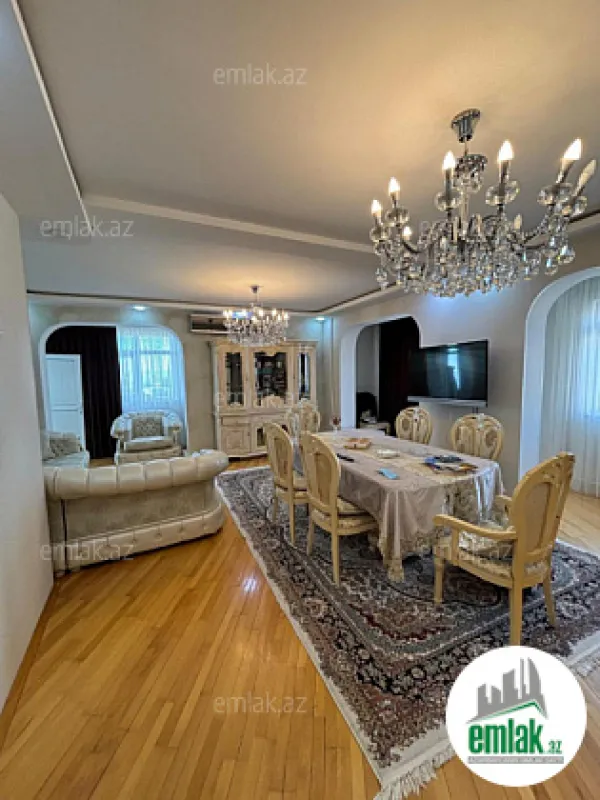Satılır 4 otaqlı köhnə tikili 125 m²