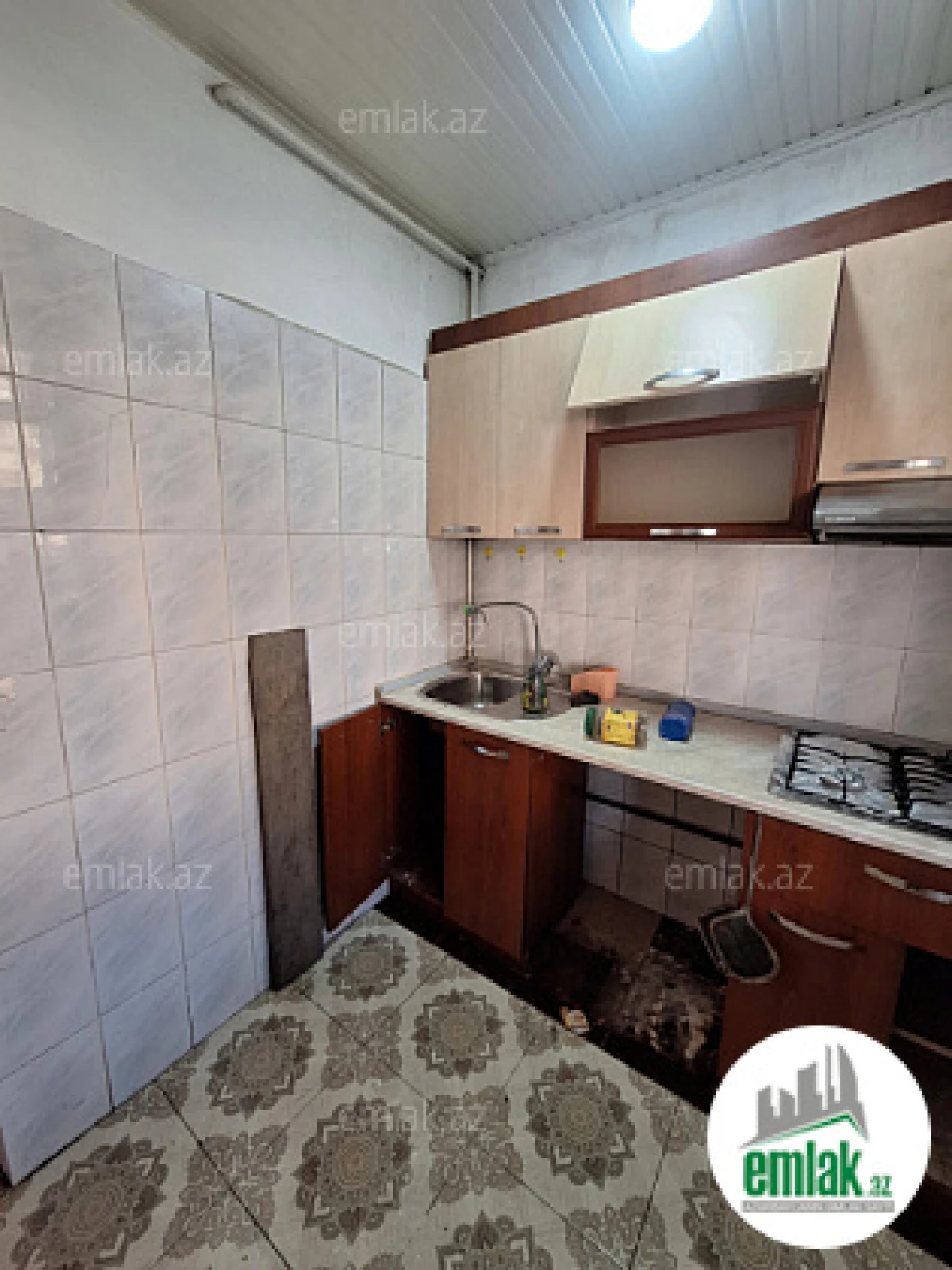 Satılır 2 otaqlı köhnə tikili 53 m²