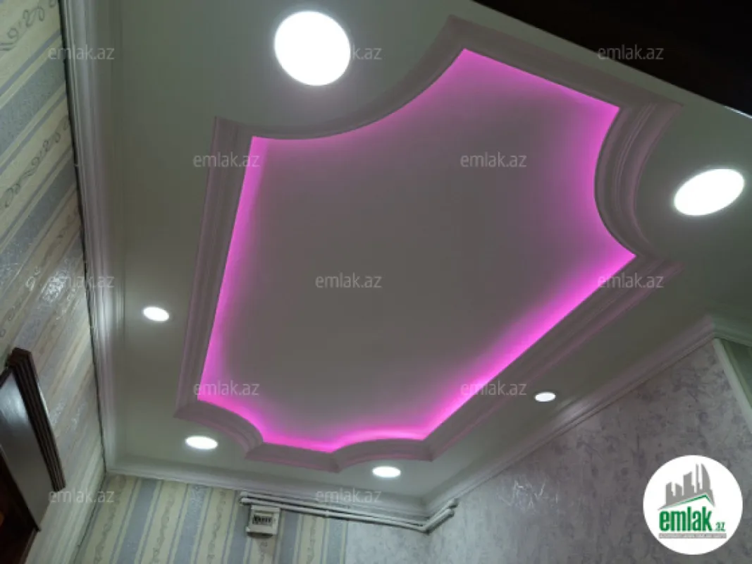 Satılır 3 otaqlı köhnə tikili 90 m²