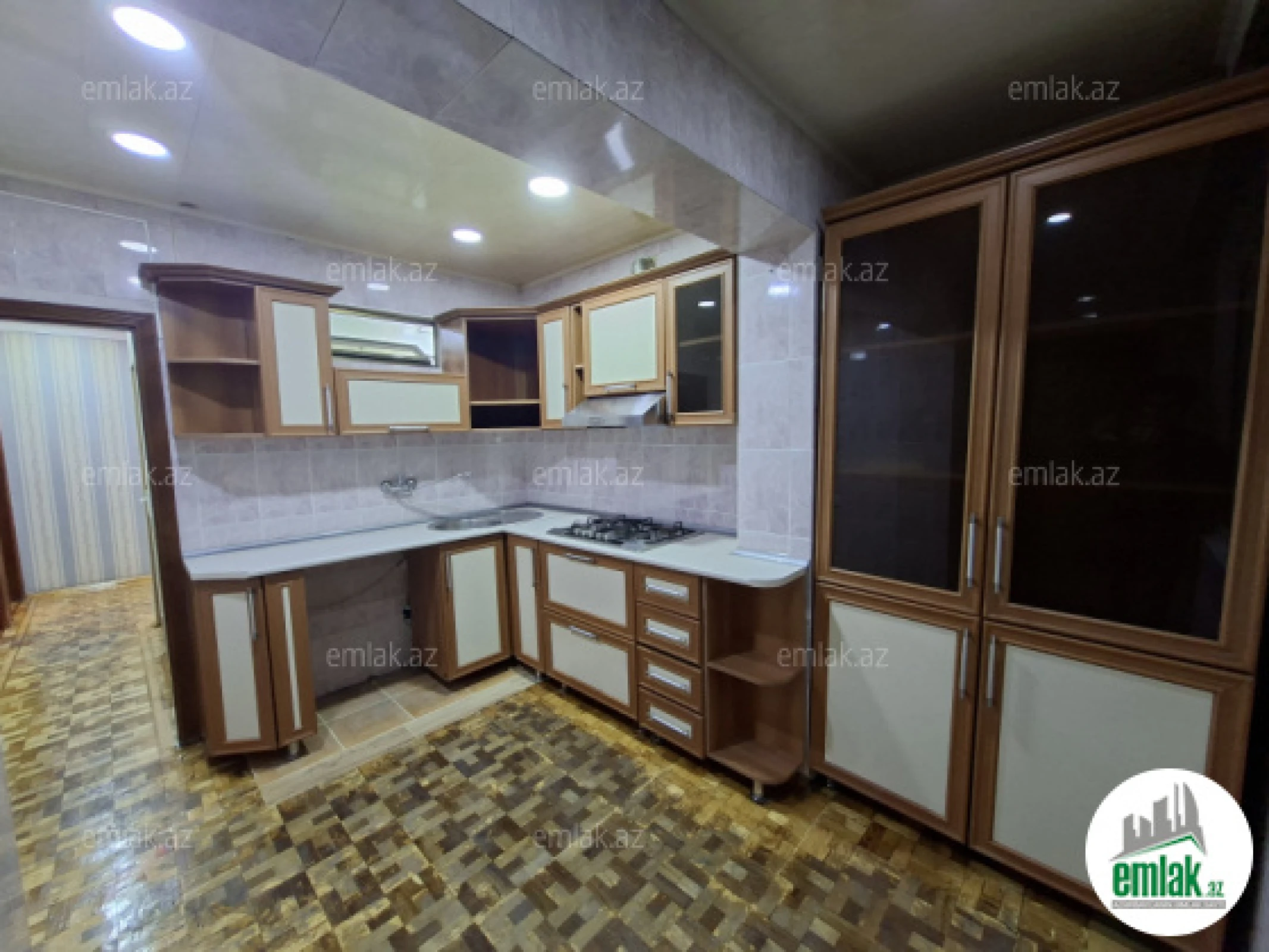 Satılır 3 otaqlı köhnə tikili 90 m²