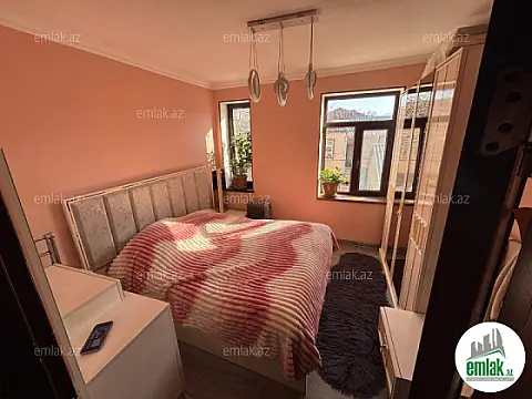 Satılır 3 otaqlı köhnə tikili 75 m²