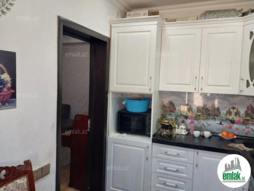 Satılır 3 otaqlı köhnə tikili 75 m²