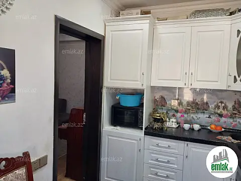 Satılır 3 otaqlı köhnə tikili 75 m²