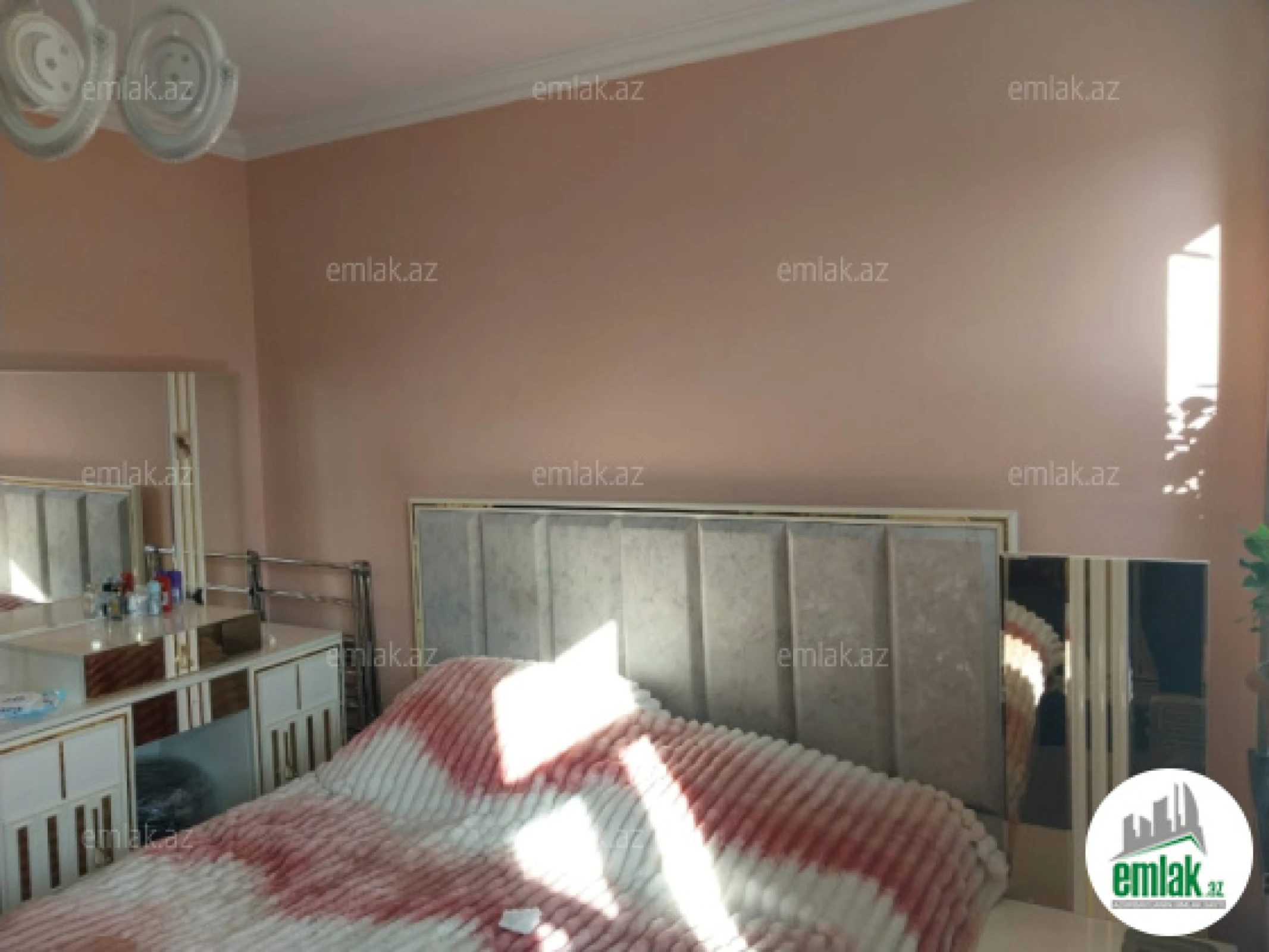 Satılır 3 otaqlı köhnə tikili 75 m²