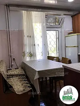 Satılır 3 otaqlı köhnə tikili 70 m²