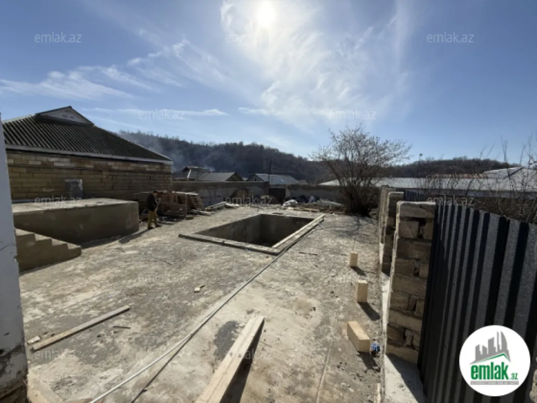 Satılır 5 otaqlı mənzil 100 m²