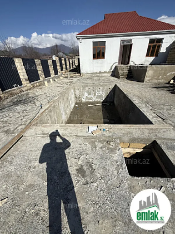 Satılır 5 otaqlı mənzil 100 m²